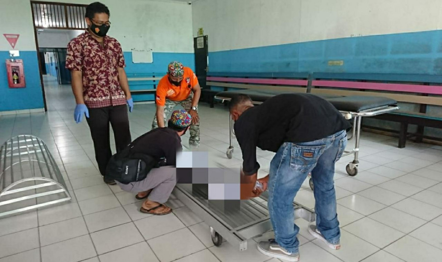 Jenazah Juwanah alias Juli (25) yang akan langsung dibawa pihak keluarga, untuk dimakamkan Senin (27/9/2021) hari ini. (Foto:Nancy/korankaltim.com)