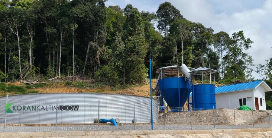 Fasilitas Sistem Penyediaan Air Minum (SPAM) yang terdiri atas bangunan pengolahan air, reservoir, dan sarana pendukung lainnya yang berlokasi di Simpang Aguan Kampung Ujoh Bilang Kabupaten Mahakam Ulu. (Foto: Julika/KorankaltimCom)