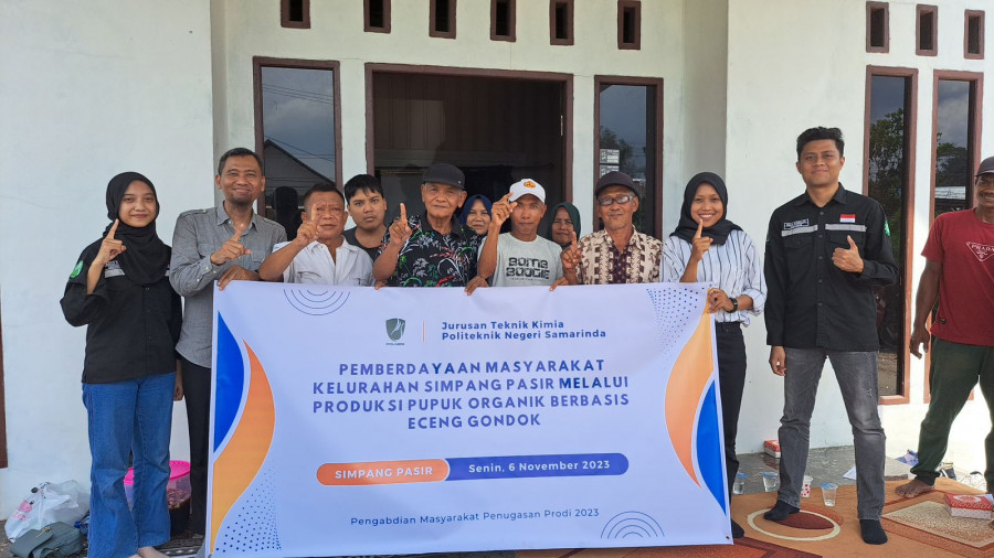 Merubah Paradigma Eceng Gondok: Inovasi Pupuk Cair Organik