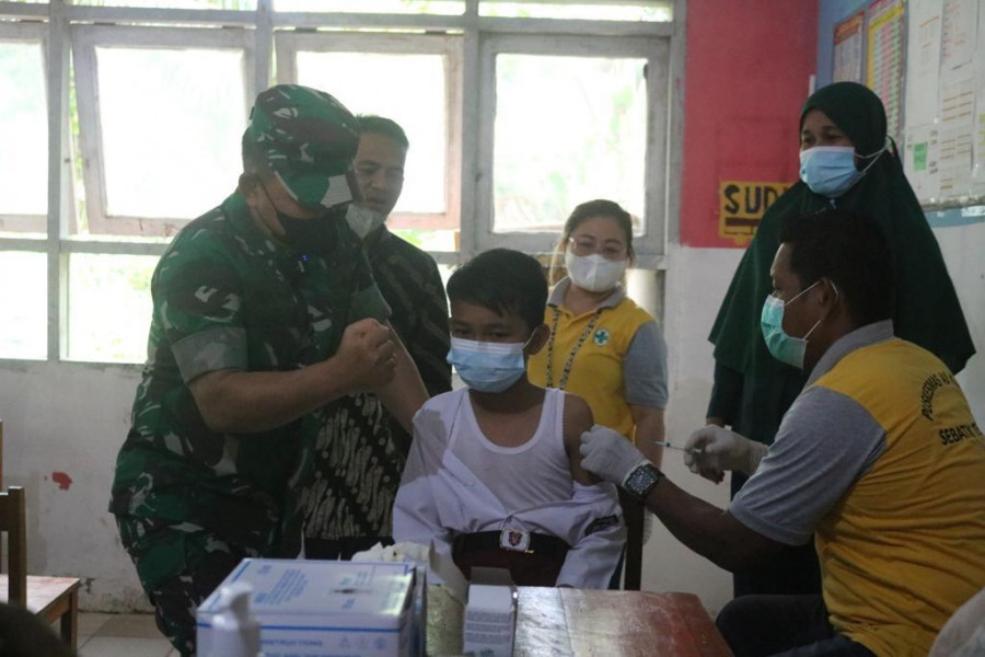 Kasad Jenderal TNI Dudung Abdurachman Semangati Murid SD di Nunukan agar tak Takut Divaksin Covid-19
