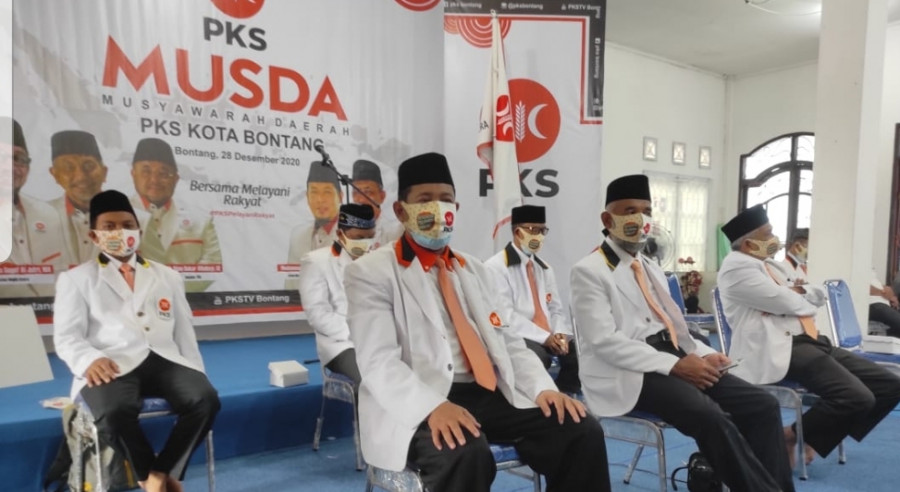 Pengurus DPTD PKS Bontang saat menggelar musda V secara online di Kantor PKS, Senin (28/12). (Foto: Olis/KoranKaltim.com)