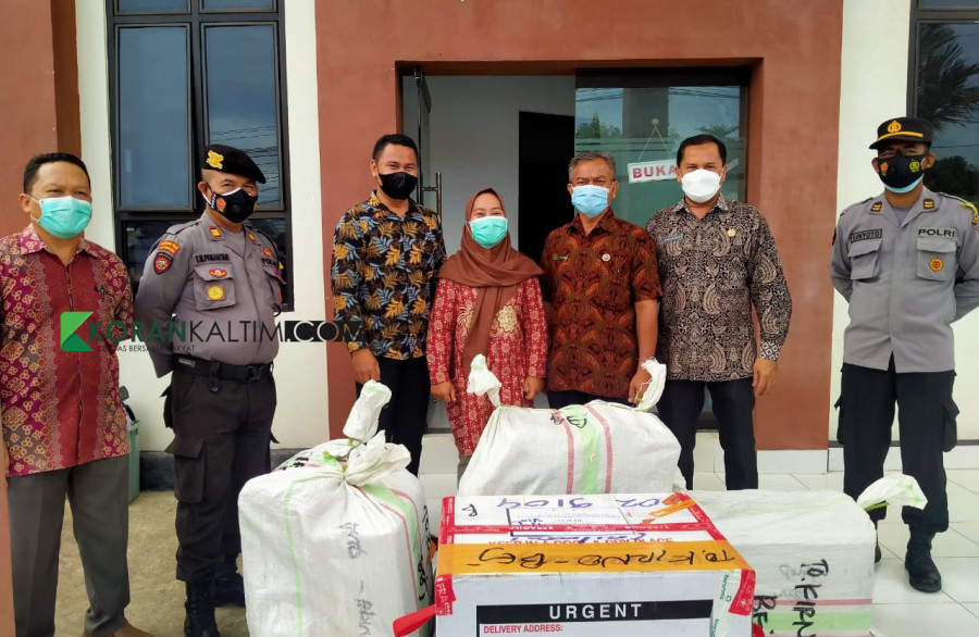 4.700 dosis vaksin sinovac tiba di Kabupaten Berau dan langsung ditempatkan di Balai Farmasi Kecamatan Tanjung Redeb (Foto: Rama/KoranKaltim.com)