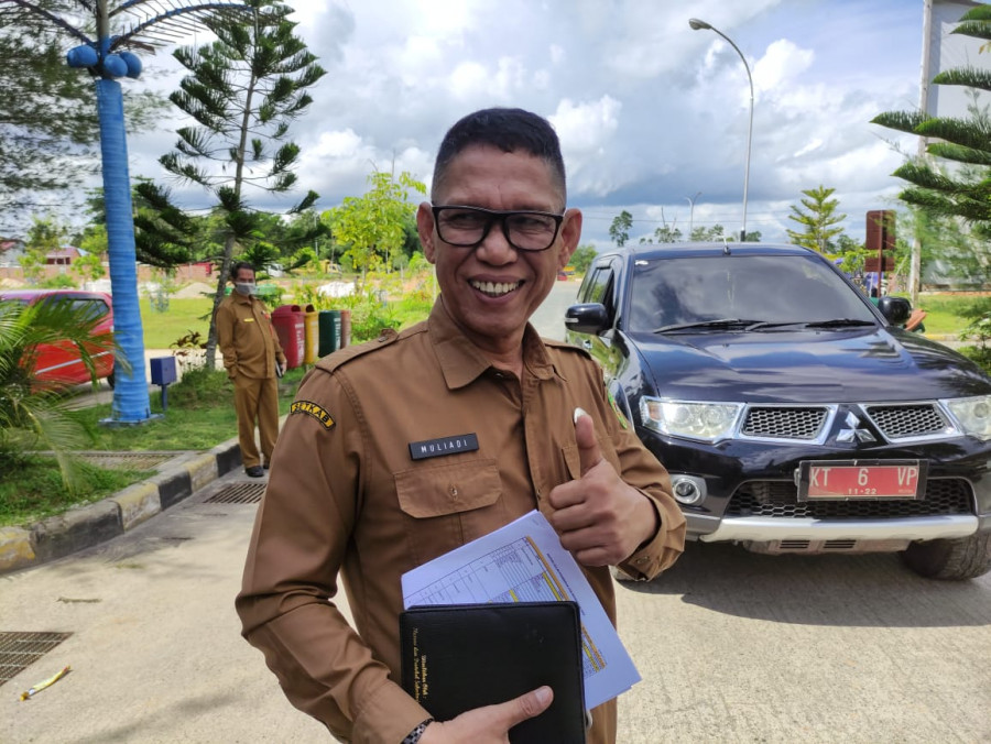 Plt Sekda PPU Muliadi usai menghadiri rapat dengan Banggar DPRD PPU. (Erwin/Korankaltim.com)