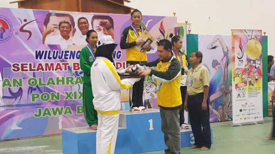 PESENAM Nefy Nurbaeti salah satu atlet dansa Kaltim yang meraih medali emas PON Jabar lalu. ( istimewa / net )