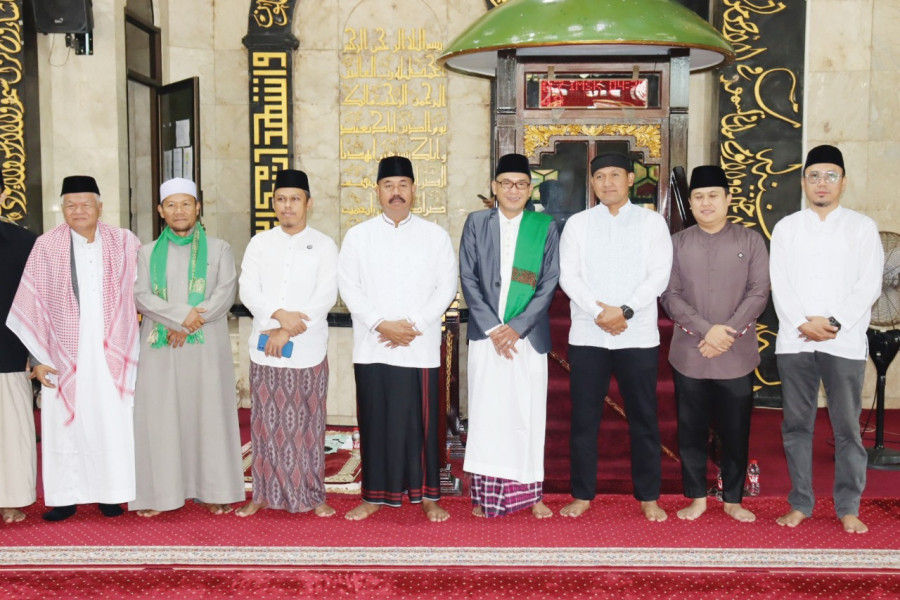 Bupati Salat Iduladha di Masjid Agung Sultan Sulaiman Tenggarong. (Foto: Prokom)