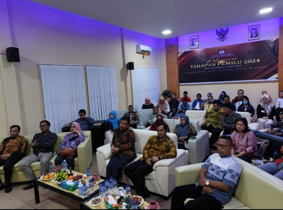 KPU Kukar mengundang forkopimda dan peserta pemilu serta para tokoh masyarakat untuk nonton peluncuran Tahapan Pemilu 2024 (korankaltim.dok)