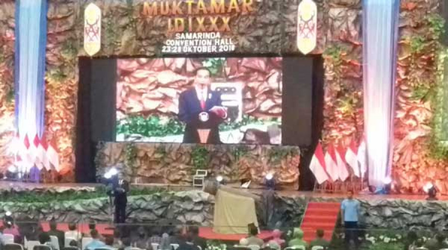 BUKA MUKTAMAR IDI: Presiden Jokowi memberikan wejangan di hadapan peserta Muktamar IDI di Convention Hall Kompleks Stadion Madya Sempaja Samarinda, Kamis (25/10). ( istimewa )