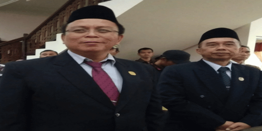 Ketua KPU Paser (berkaca mata) Eka Yusda Indrawan.