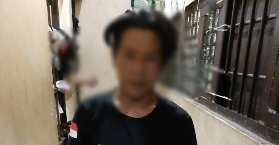 Pelaku yang berhasil diringkus petugas bersama barang bukti saru unit sepeda motor. (Foto: Istimewa)