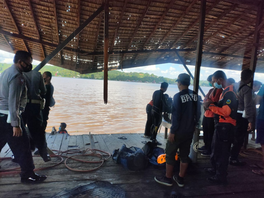 Mobil Terjun ke Sungai Mahakam, Satu Pekerja Pencucian Terjebak dan Ikut Tenggelam