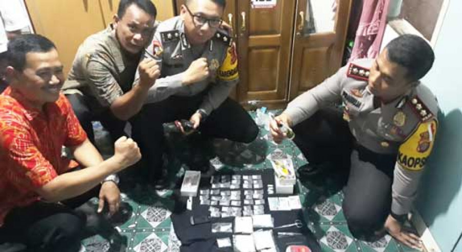 Suasana kapolres berau bersama Kabag Ops dan Kasat Narkoba yang mengamankan sabu