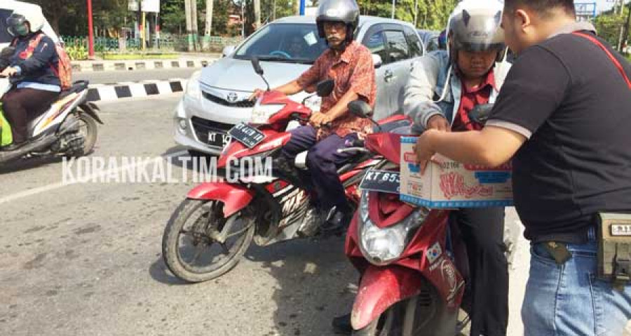 Aksi solidaritas Wapena Kaltim menggalang dana untuk membantu korban gempa di Lombok ( santi / korankaltim )