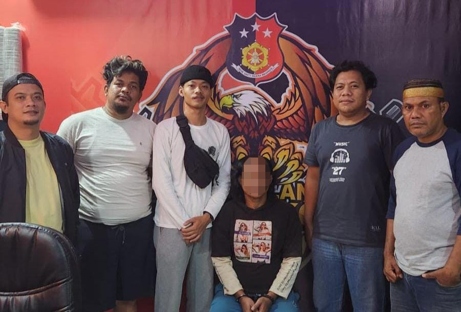 YU (47) yang diamankan Tim Elang Polsek Samarinda Kota, lantaran aniaya remaja laki-laki, yang kerap mengejek fisiknya. (Foto: Polsek Samarinda Kota)