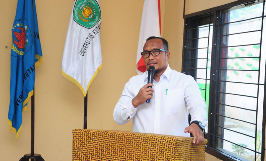 Rektor Unikarta Erwinsyah
