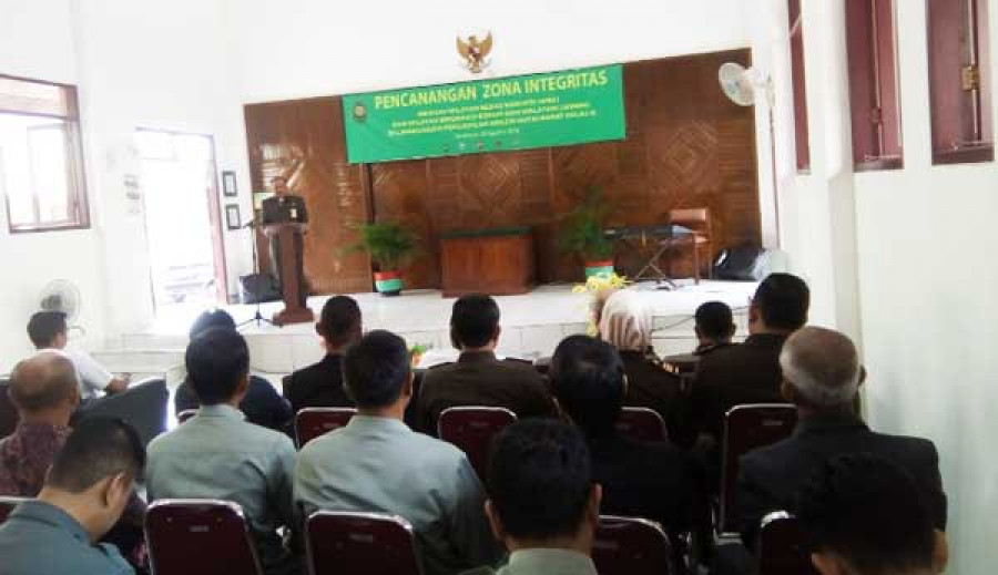 Ketua PN Kubar, Suwandi SH MH memberikan sambutan dalam Pencanganan Zona Integritas