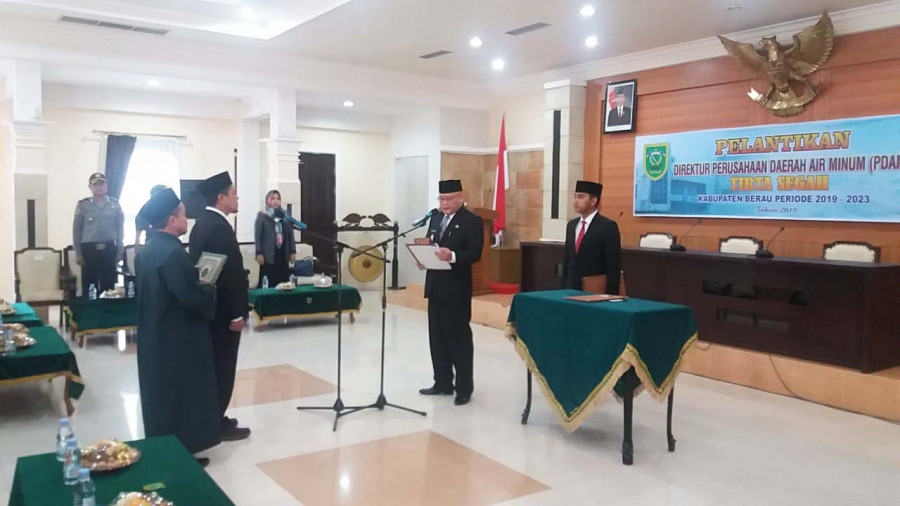 pelantikan dirut PDAM oleh wabup agus