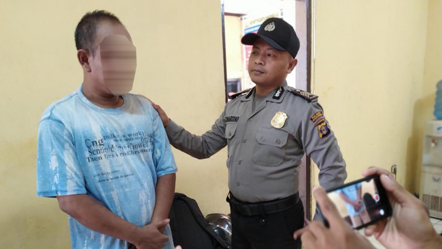 Tersangka Junaidi (45) yang diamankan jajaran Reskrim Polsek Samarinda Ulu pada Minggu (26/1/2020) sekitar pukul 02.00 Wita dini hari lalu. (Foto: Nancy/korankaltimcom)