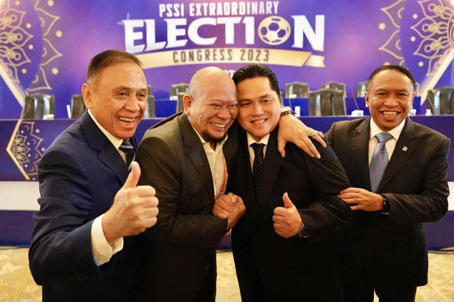Dari kiri, Mochammad Iriawan, La Nyala Mattaliti, Erick Thohir dan Menpora Zainudin Amali saat KLB PSSI pagi hingga siang tadi di Jakarta. (dokerickthohir)