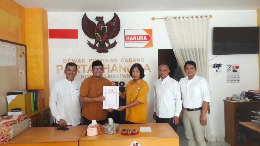 Syukri Wahid mendaftarkan proses penjaringan Wali Kota di partai Hanura tak lama ini. (Ist)