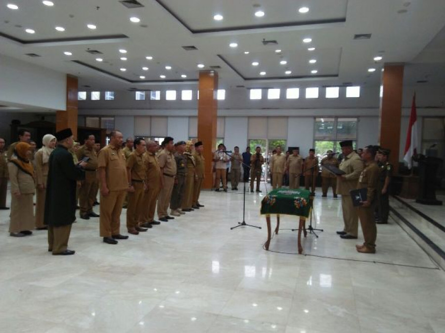 DILANTIK: Plt Bupati Kukar Edi Damansyah melantik pimpinan sejumlah organisasi perangkat daerah (OPD) definitif, Senin (8/1).