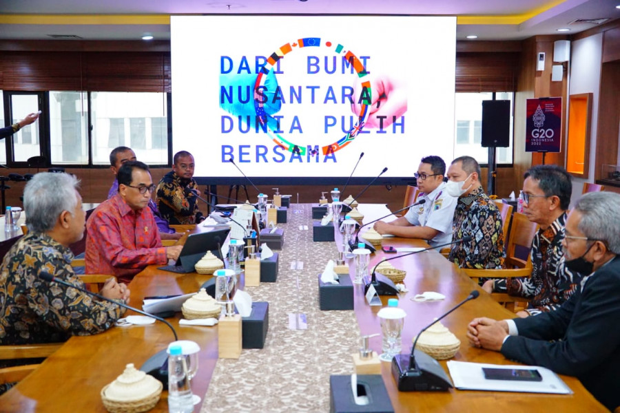 Bupati Paser dr. Fahmi Fadli saat berdiskusi dengan Kementerian Perhubungan RI. (Foto: Istimewa)