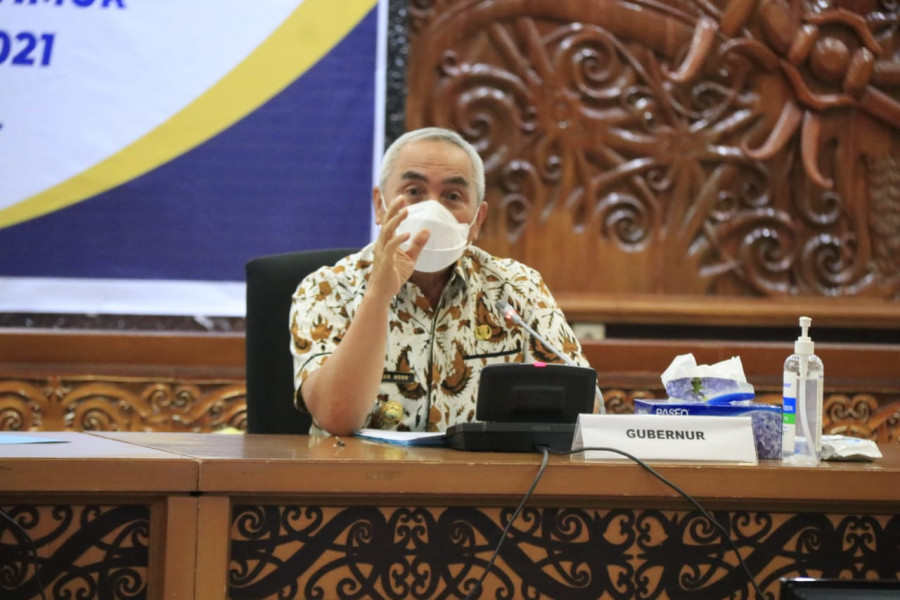 Gubernur Kaltim, Isran Noor saat memimpin Rapat Evaluasi APBD Kaltim tahun 2021 (Humas Pemprov Kaltim)