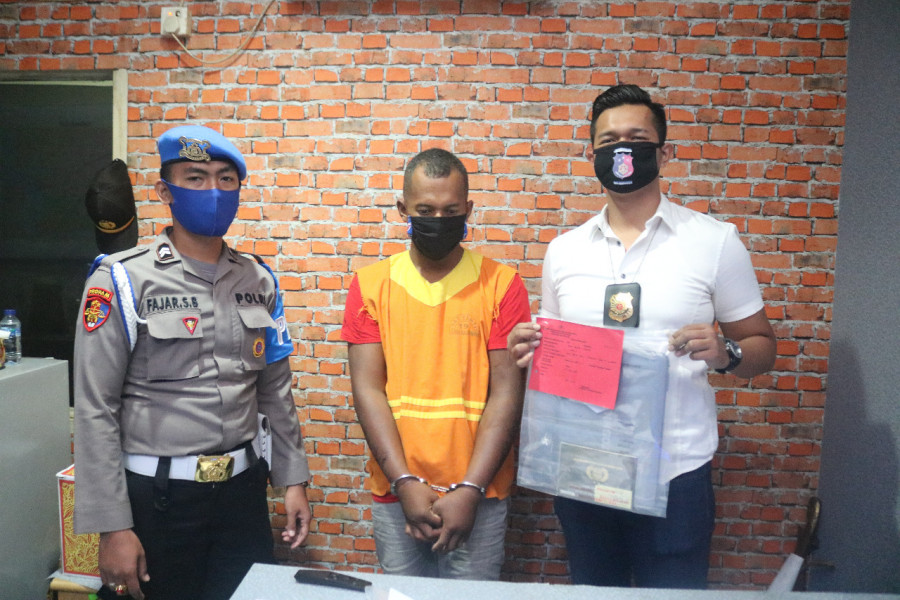 Tersangka Aldi saat diamankan Tim Beruang Hitam Satreskrim Polresta Balikpapan (ist)