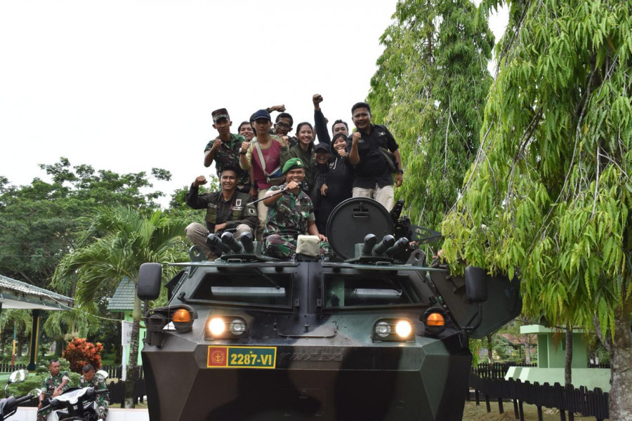 Kondisi darurat, TNI siagakan Panser Anoa di Kompi senapan A dan C dalam evakuasi banjir ( ist)