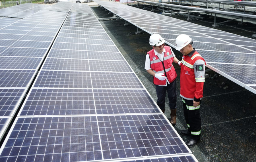 Penggunaan cahaya matahari sebagai sumber energi baru terbarukan untuk pengurangan konsumsi energi fosil. (Foto: Istimewa)