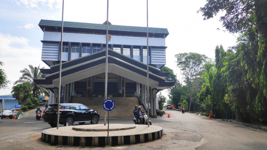 Balaikota Samarinda Jalan Kusuma Bangsa masih beraktifitas seperti biasa (Foto: Permata/korankaltimcom)