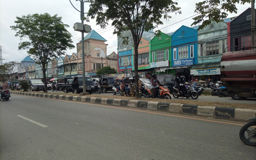 Selain dinilai kumuh, Pasar Petung juga dianggap mengganggu arus lalu lintas karena berada di pinggir Jalan Nasional di Kilometer 18 Kelurahan Petung, sehingga perlu dipindah. ( Foto: istimewa )