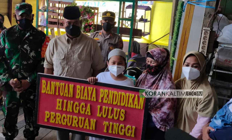 Setelah Arga, anak-anak yatim piatu lainn yang orang tuanya meninggal karena Covid-19 didata untuk diberikan bantuan. (Foto: Reza Fahlevi/Koran Kaltim)