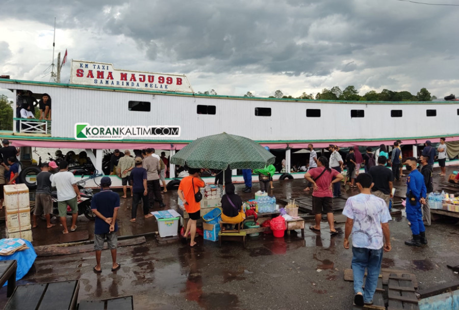 Penumpang kapal sungai di Pelabuhan Melak Kabupaten Kubar meningkat drastis menjelang hari raya Idulfitri. (Foto: Handayan/Korankaltim.com)
