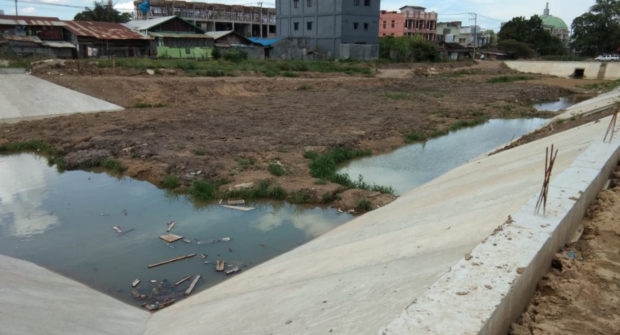 Progress pembangunan kolam retensi disamping Gor Madya Sempaja (Foto: Permata/korankaltimcom)
