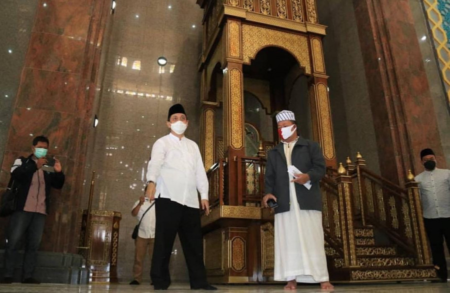 Wakil Gubernur Kaltim, Hadi Mulyadi saat mengecek kondisi Masjid Nurul Mu'minin (Humas Pemprov Kaltim)