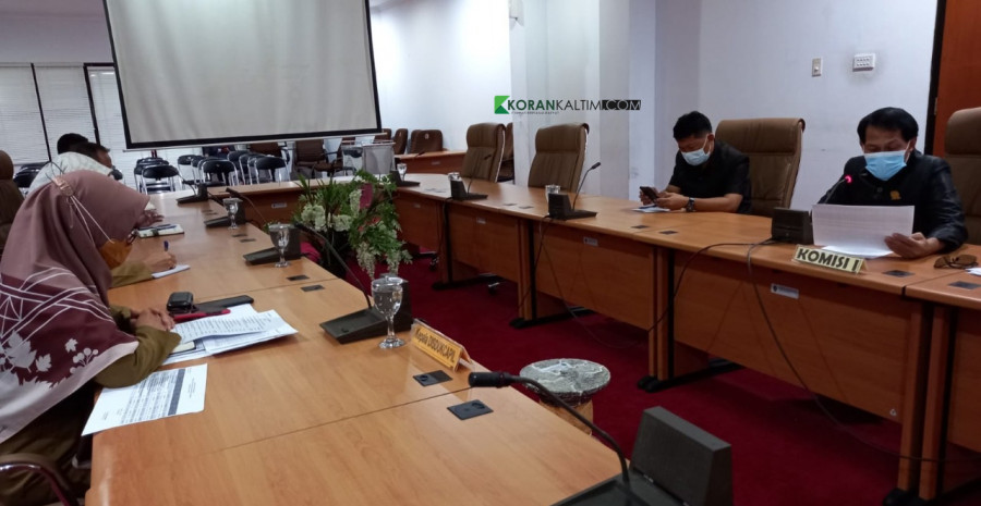 Komisi I DPRD Bontang saat meggelar raker bersama Disdukcapil. (Foto: Dok.Korankaltim.com)