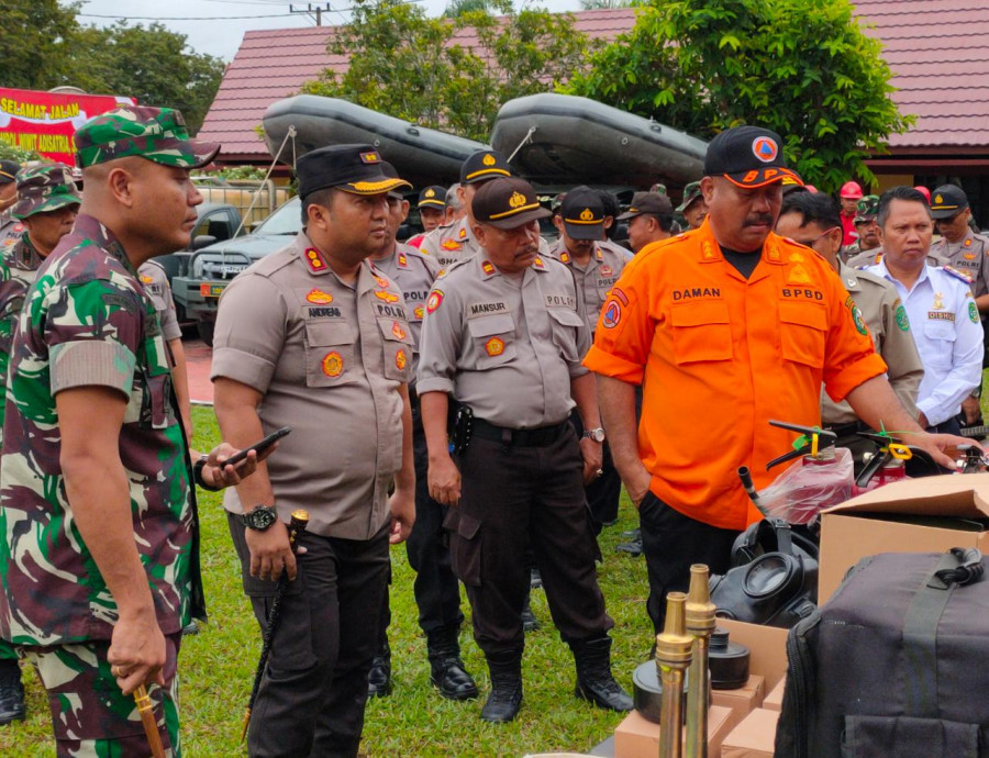 Unsur Forkopimda melakukan pengecekan alat-alat pemadaman dalam upaya kesiapan dan antisipasin karhutla di Makopolres Kukar, Rabu (4/3/2020) (Foto: Reza Fahlevi/korankaltim.com)