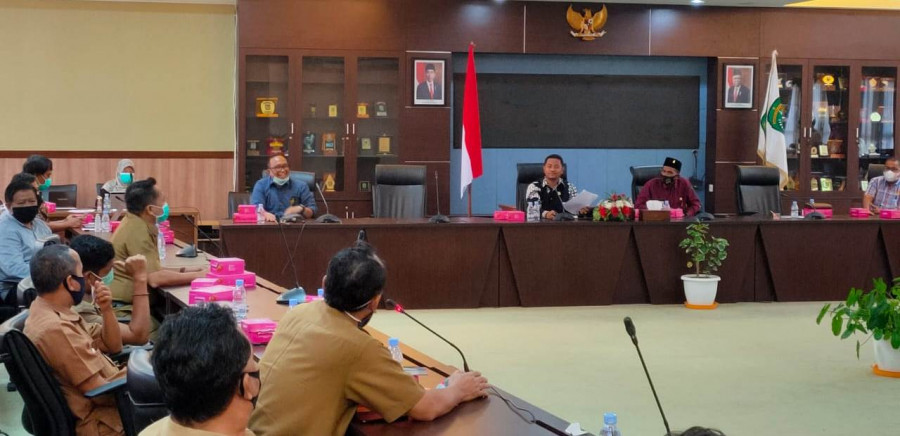 RDP soal status lahan dan aset Unikarta di Tenggarong seberang pada Senin (9/10/2020). (Foto: Reza Fahlevi/Korankaltim.com)