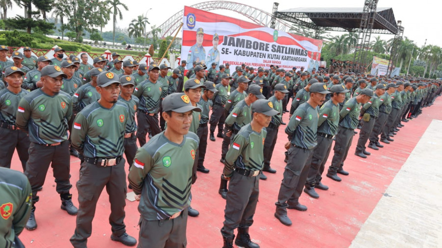 Linmas dari 20 kecamatan se-Kukar yang akan bertugas dibawah kendali Polres Kukar dalam Pilkada Serentak 2024 nanti. (Foto: kukarpaper.com)