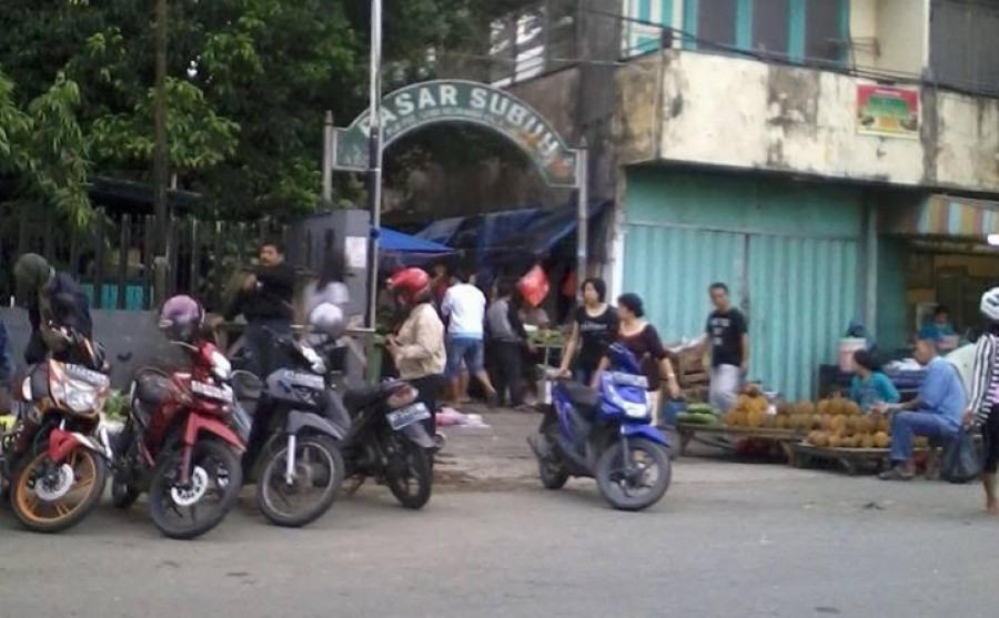 Pasar Subuh di Jalan Yos Sudarso, nantinya akan dipindah ke Pasar Rakyat di Jalan PM Noor. (fajaralamfacebook)