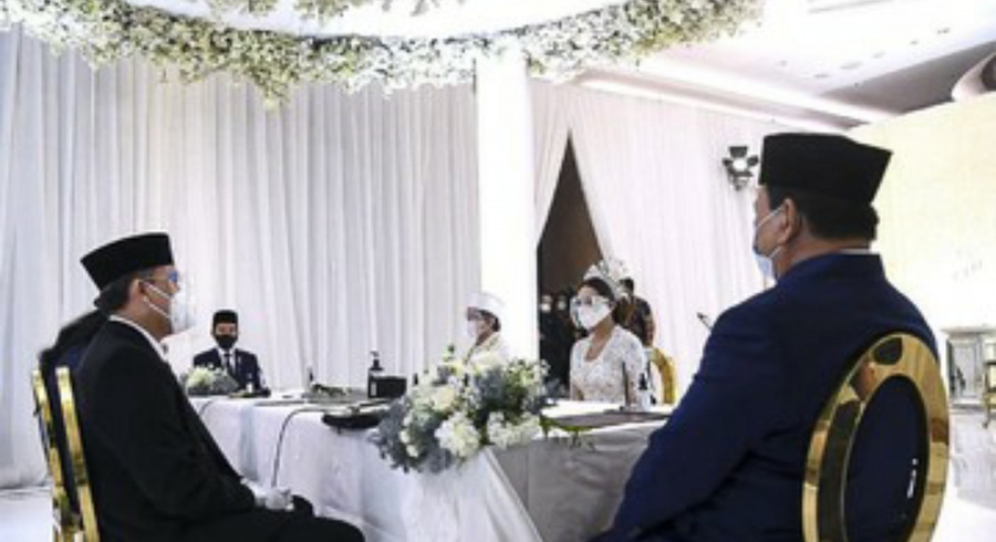 Jokowi dan Prabowo saat menyaksikan pernikahan Aurel dan Atta. (Foto: Biro Pers Kepresidenan/Lukas)