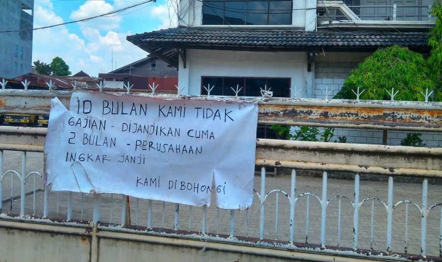 Karyawan PT. Rimba Karya Rayatama Menduduki Kantor di Jl. P. Antasari ( Foto: Alvin/korankaltimcom)