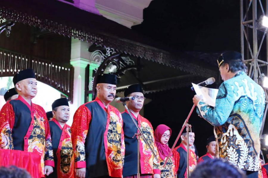 Sultan lantik pengurus Sempekat Keroan Kutai. (Foto: PROKOM)