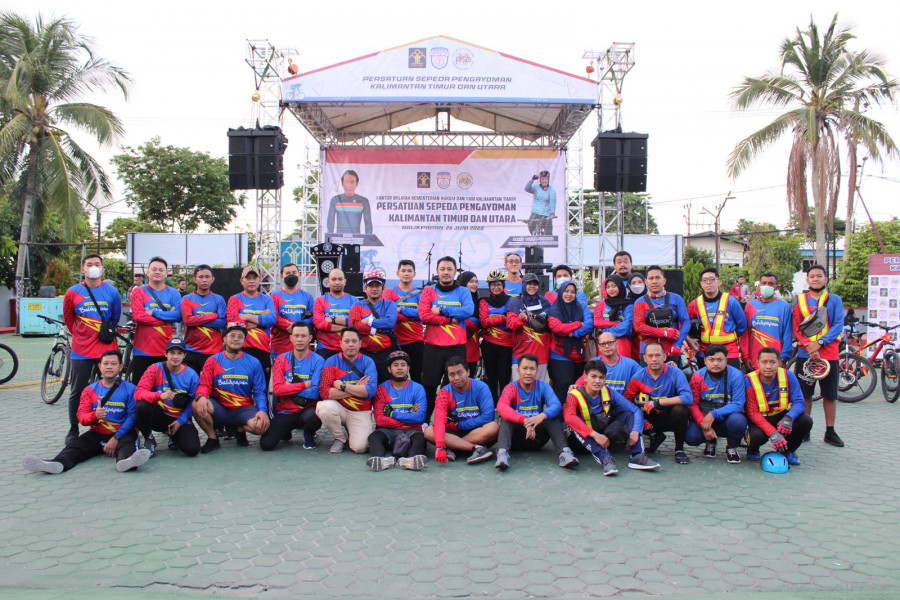 Insan pengayoman usai mengikuti gowes perdana. Olahraga mengayuh sepeda ini diikuti 1.380 peserta yang berasal dari satuan kerja di lingkungan Kanwil Kemenkumham Kaltim. (Foto: Imigrasi Balikpapan)