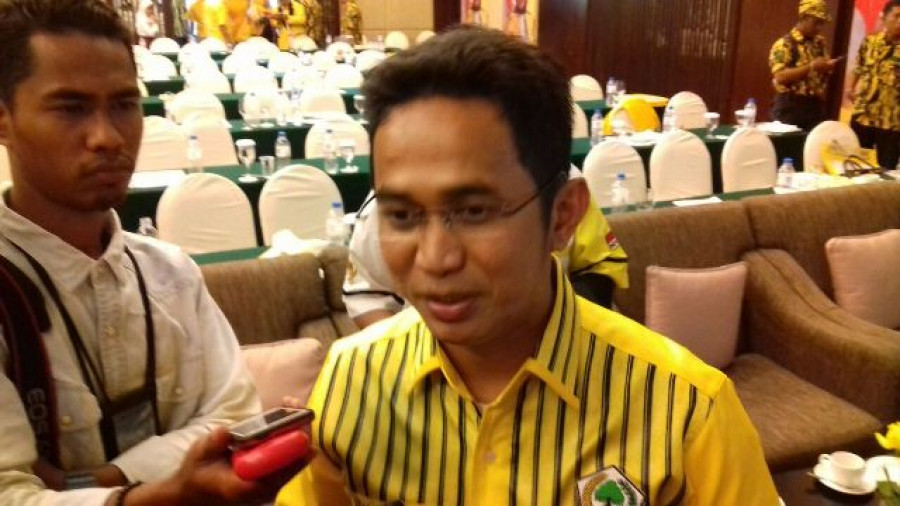 RAHMAD Mas’ud saat diwawancarai wartawan dalam suatu kesempatan