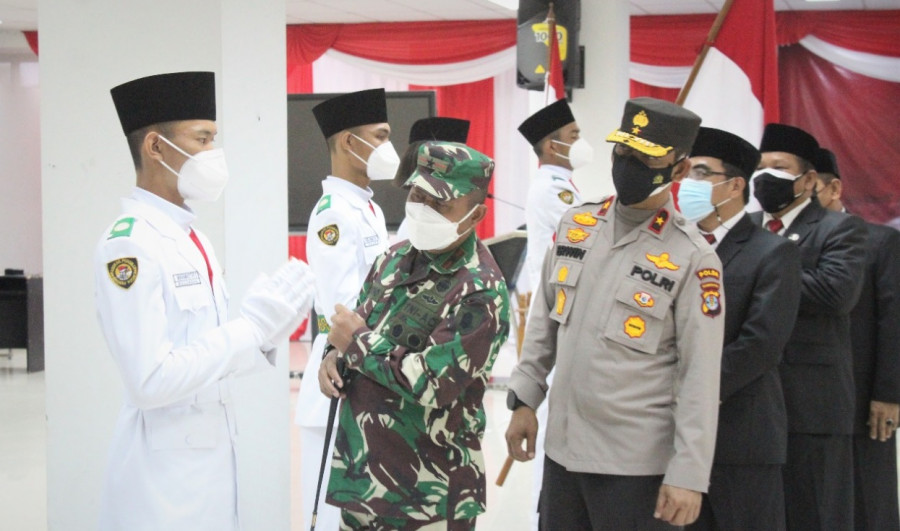 Danrem 092/Maharajalila dan unsur Forkopimda Provinsi Kaltara saat menghadiri upacara pengukuhan anggota Paskibraka. (Foto: Pendam VI/Mlw)
