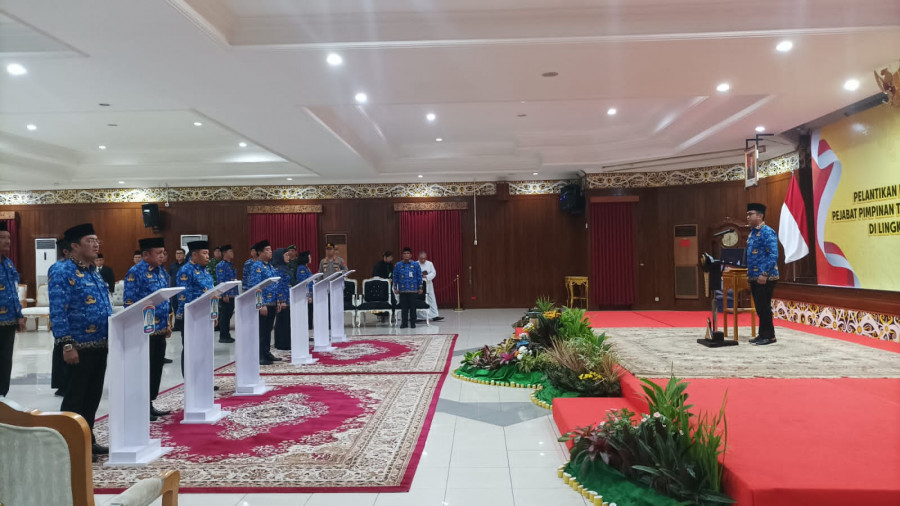 Walikota Kota Balikpapan Rahmad Mas'ud mengambil sumpah jabatan, pegawai di lingkungan Pemkot Balikpapan pada Senin (20/2/2023) malam. (Ist)