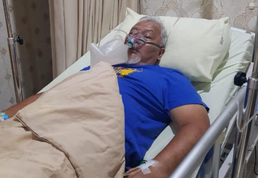 Satria Bagdja saat dirawat di rumah sakit sebelum meninggal dunia malam kemarin. (Foto: Facebook/(victorsimon)
