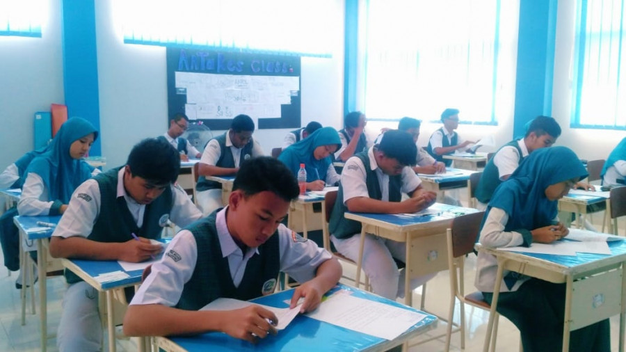 Pelaksanaan Pembelajaran Tatap Muka (PTM) sebelum pandemi Covid-19 melanda Indonesia, hingga dunia. (Foto: Istimewa/globalmadani.sch.id)