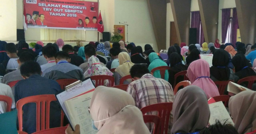 Suasana try out yang di Gelar oleh DPC PDI kabupaten paser